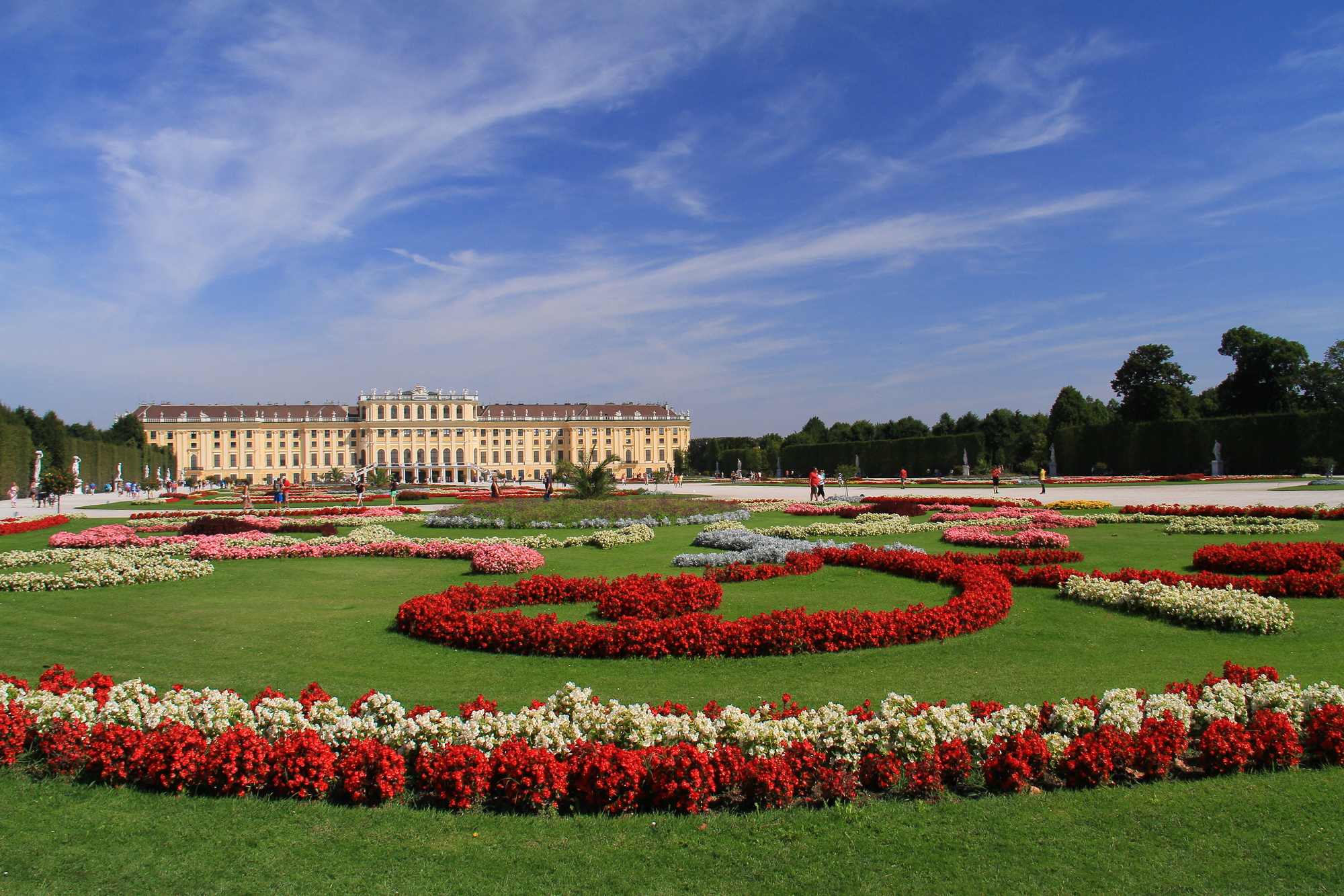 女帝の愛した宮殿で、ハプスブルク家の栄華に触れる